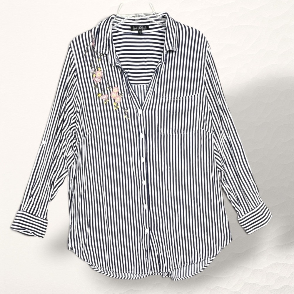 New Leaf 1X Plus Size Navy White Striped Floral Embroidered Button Front Tunic